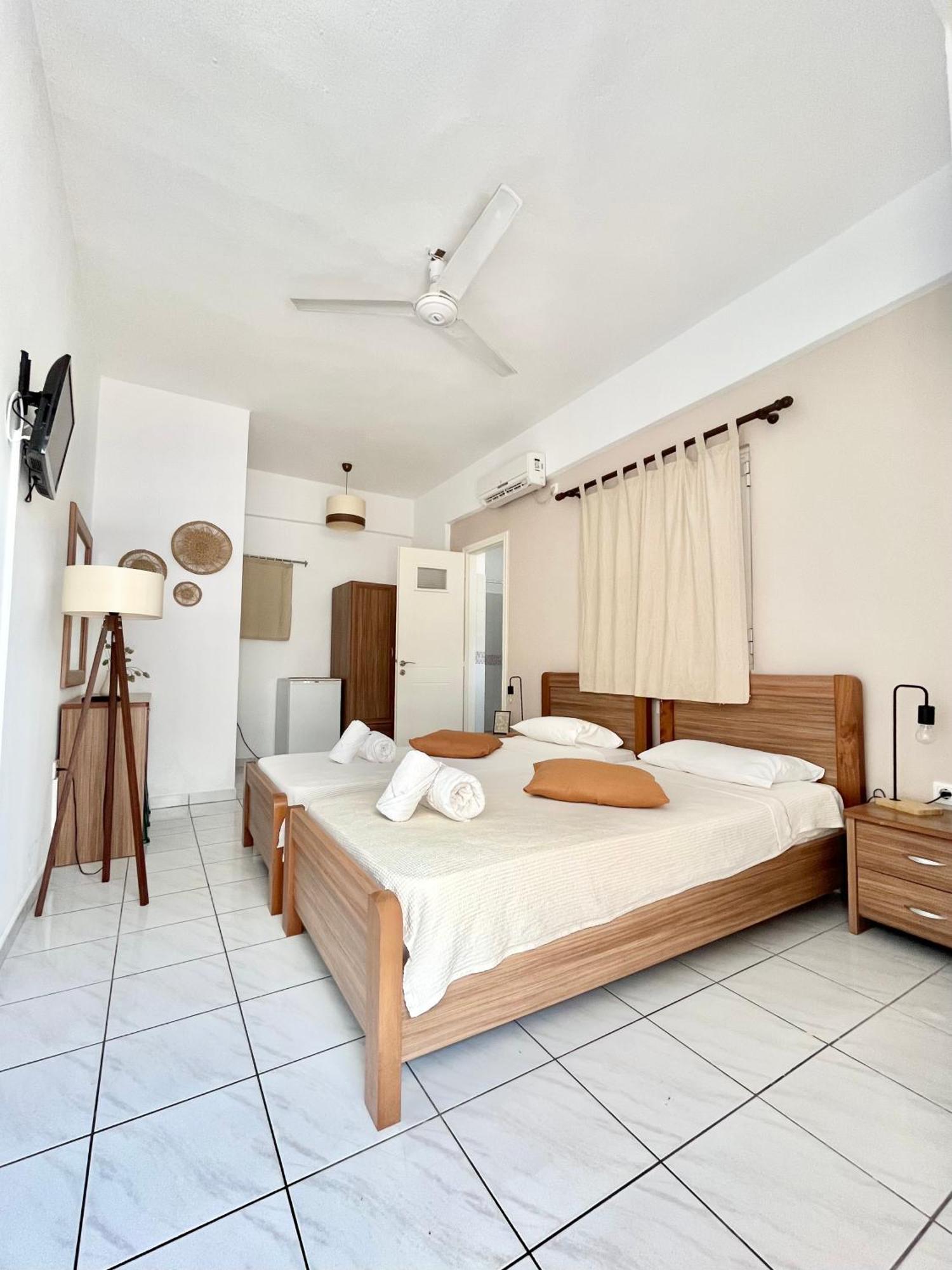 Koutrakis Rooms Finikounta Ngoại thất bức ảnh