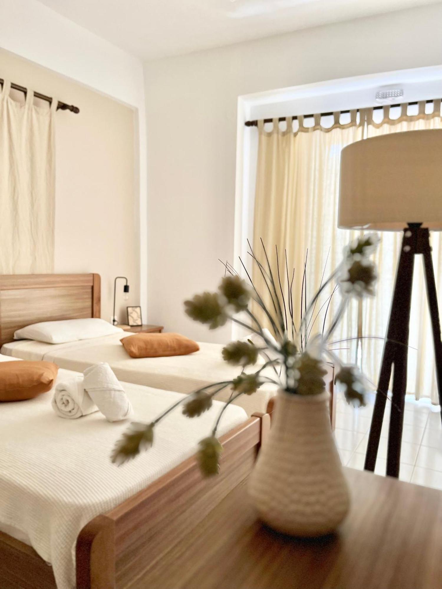 Koutrakis Rooms Finikounta Ngoại thất bức ảnh