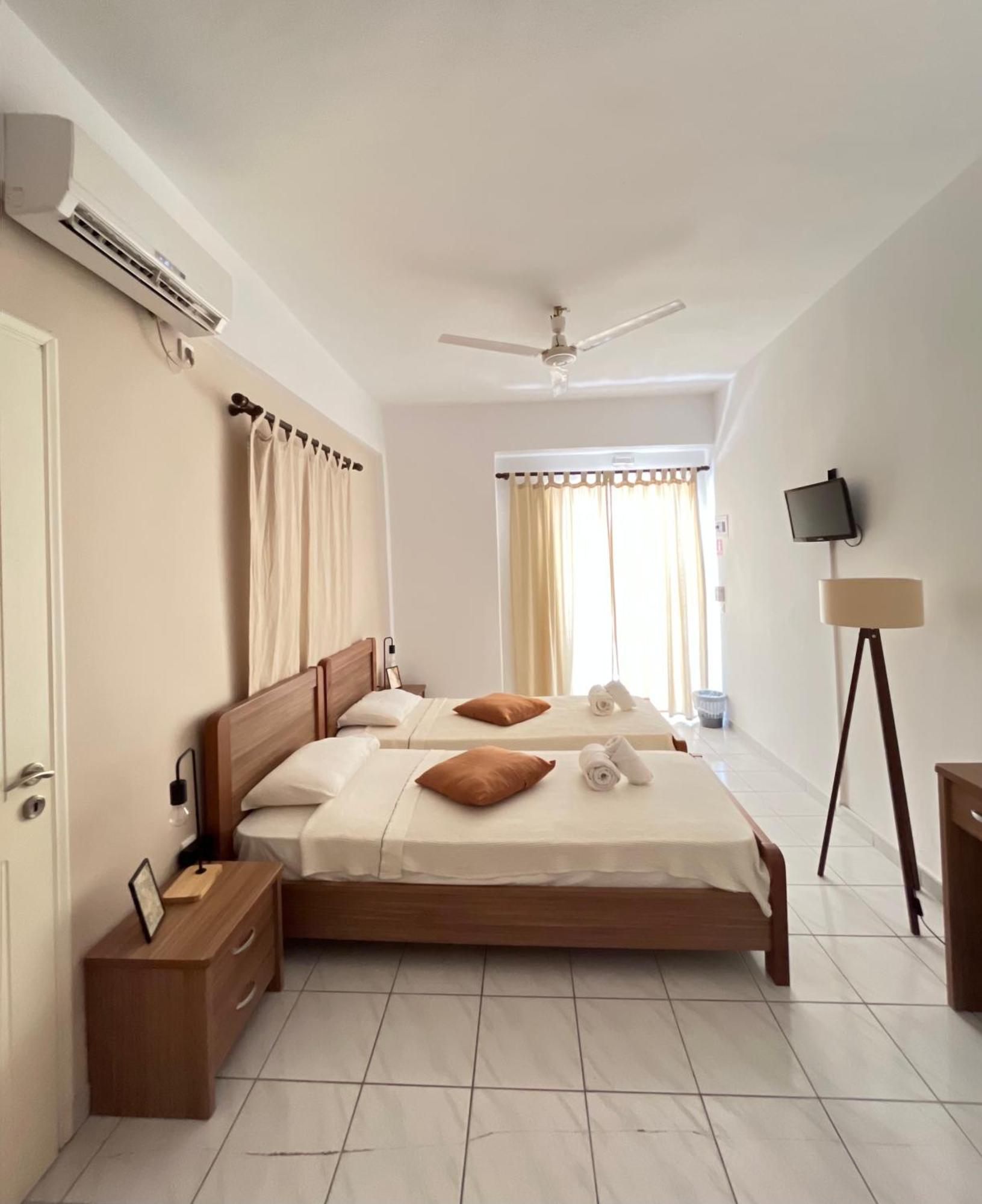 Koutrakis Rooms Finikounta Ngoại thất bức ảnh
