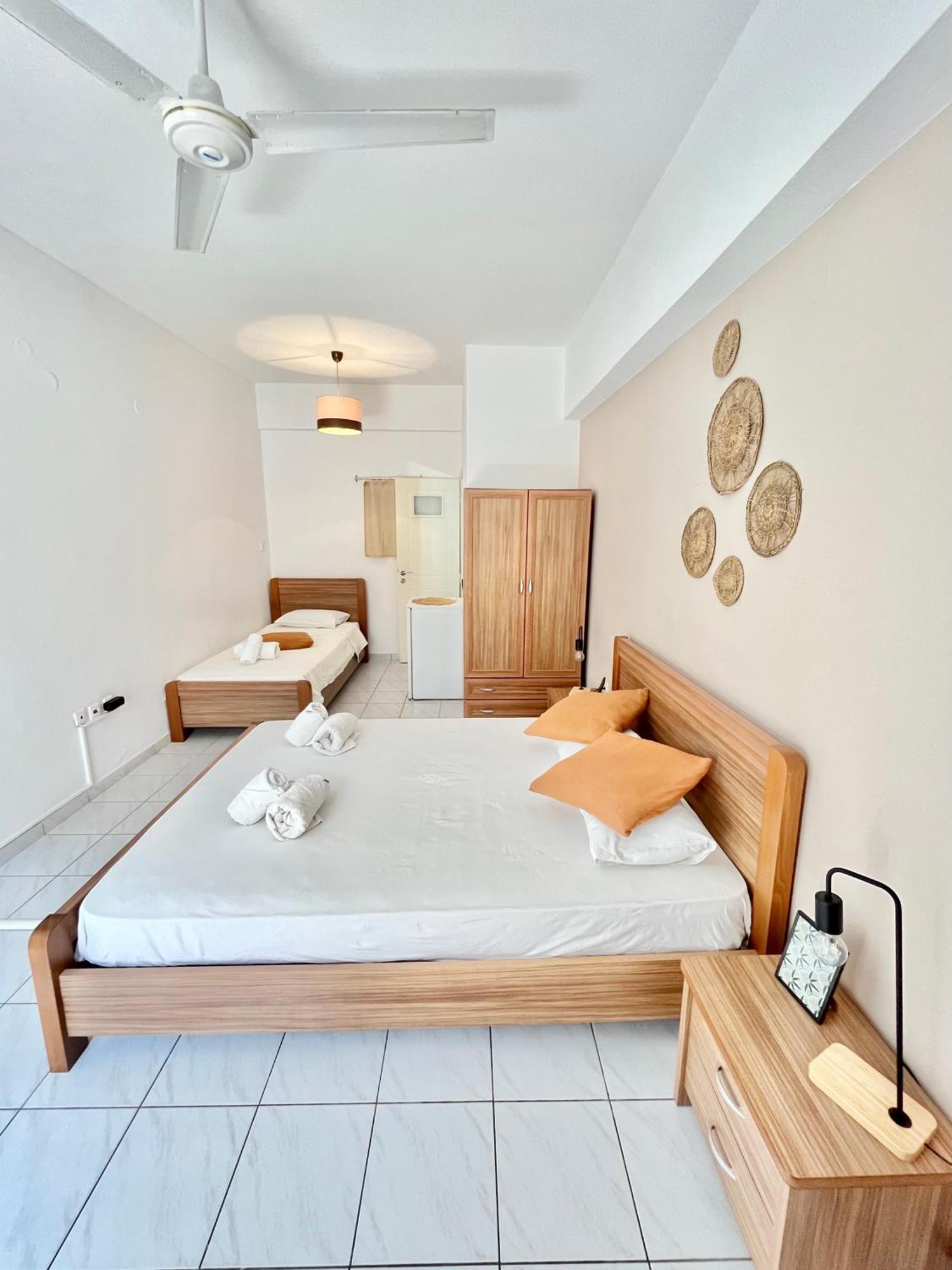 Koutrakis Rooms Finikounta Ngoại thất bức ảnh