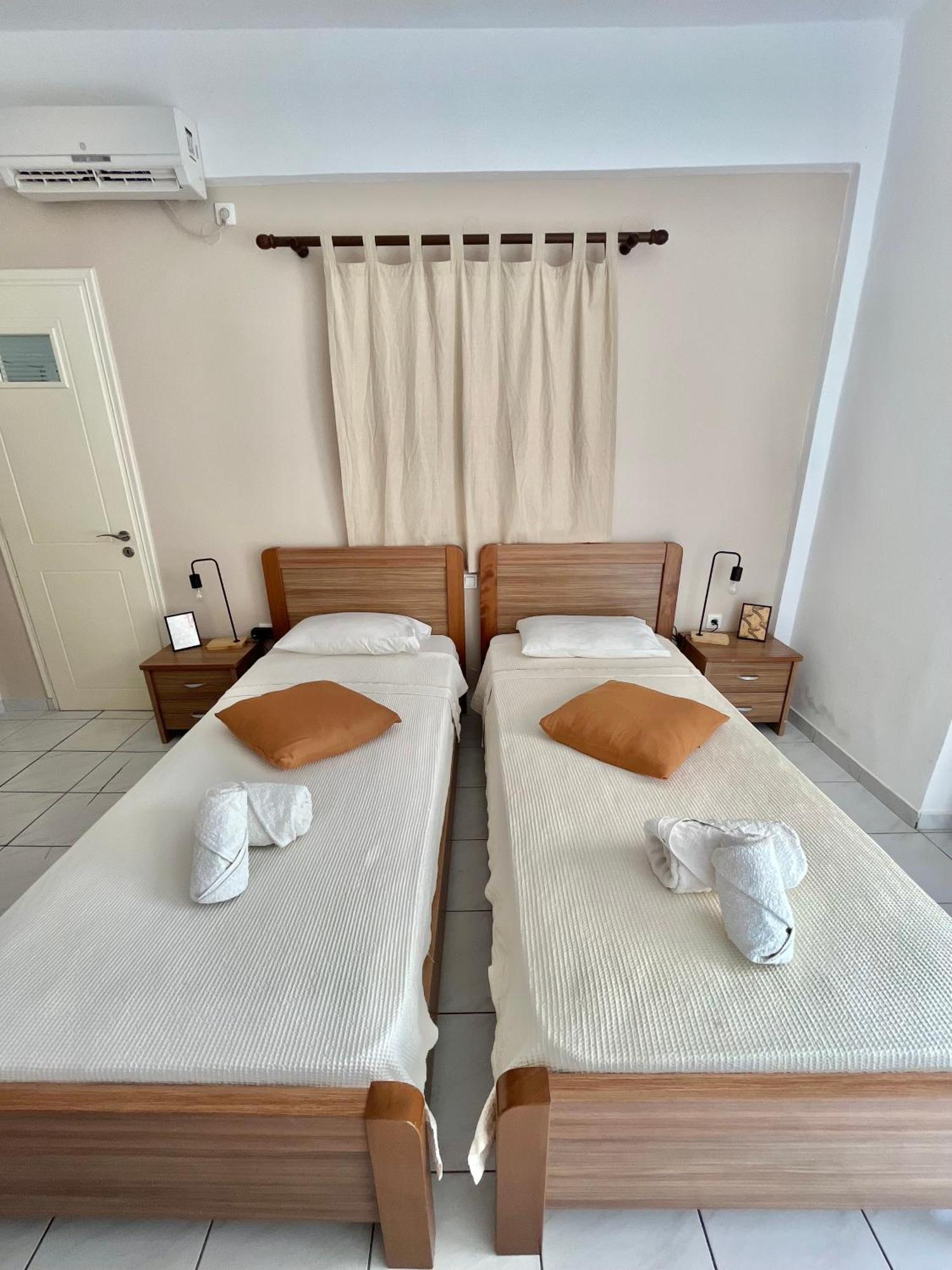 Koutrakis Rooms Finikounta Ngoại thất bức ảnh