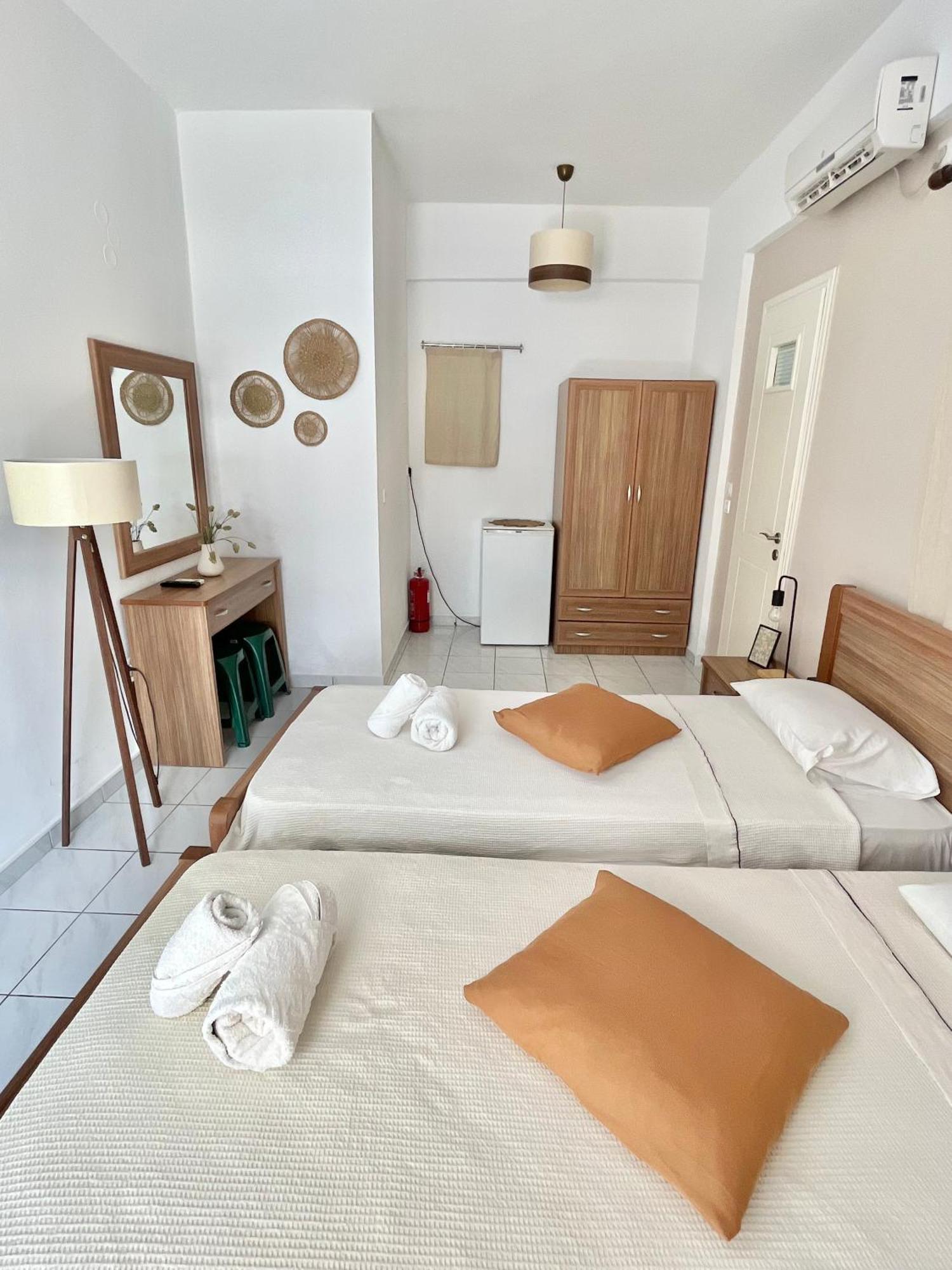 Koutrakis Rooms Finikounta Ngoại thất bức ảnh