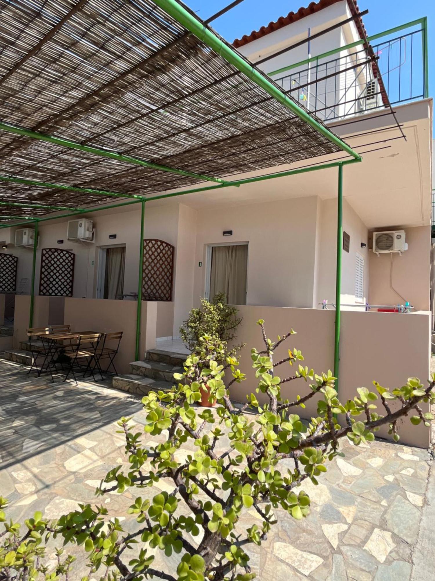 Koutrakis Rooms Finikounta Ngoại thất bức ảnh