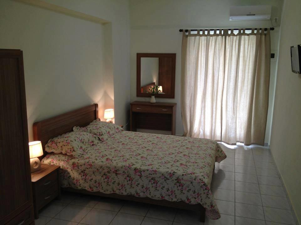 Koutrakis Rooms Finikounta Ngoại thất bức ảnh