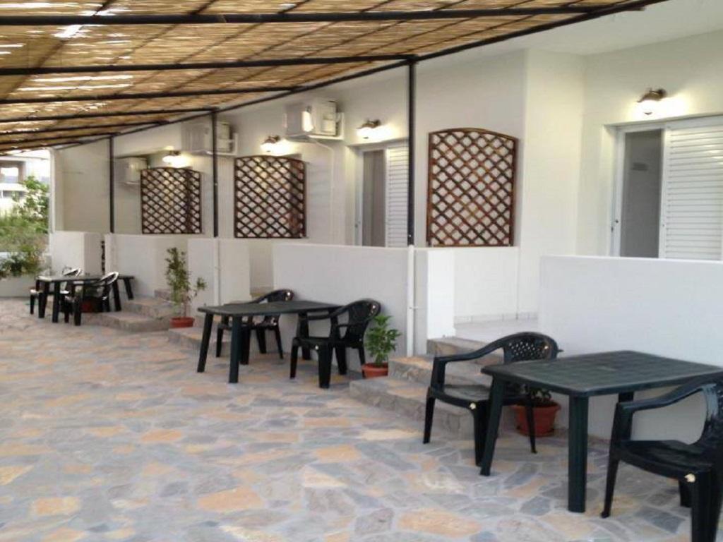 Koutrakis Rooms Finikounta Ngoại thất bức ảnh