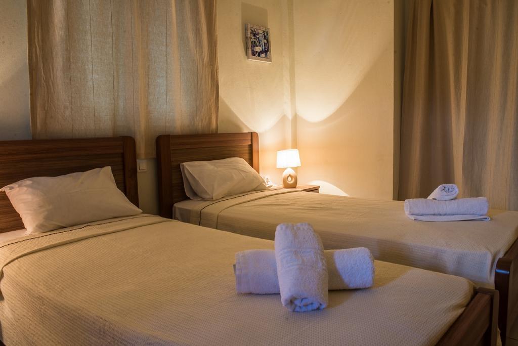 Koutrakis Rooms Finikounta Ngoại thất bức ảnh