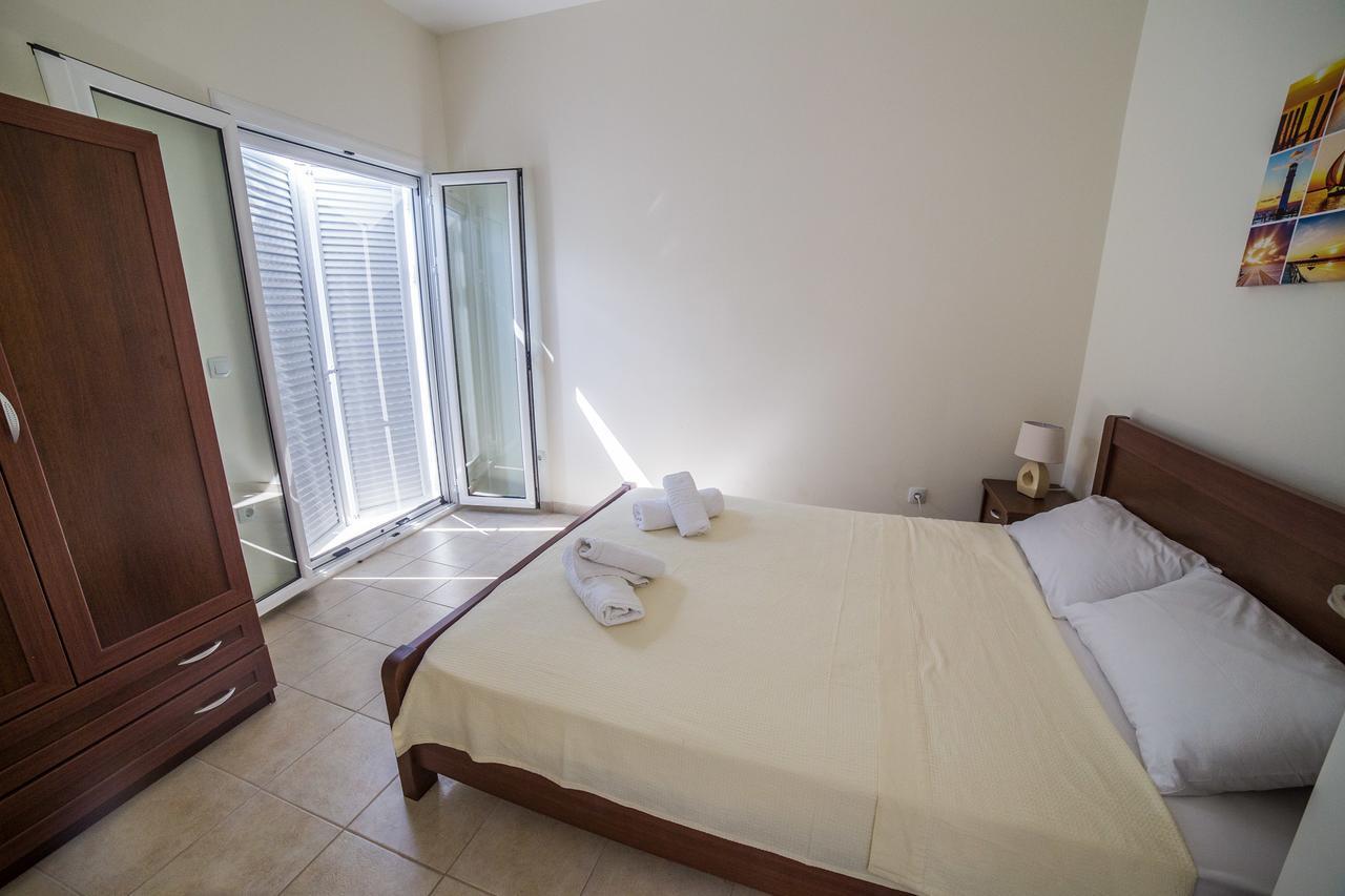 Koutrakis Rooms Finikounta Ngoại thất bức ảnh